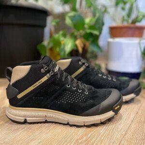 NWT Danner trail 2650 Mid GTX trail runner